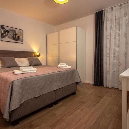 Bura2 , With Private Parking In The Garage Apartment สปลิท ภายนอก รูปภาพ